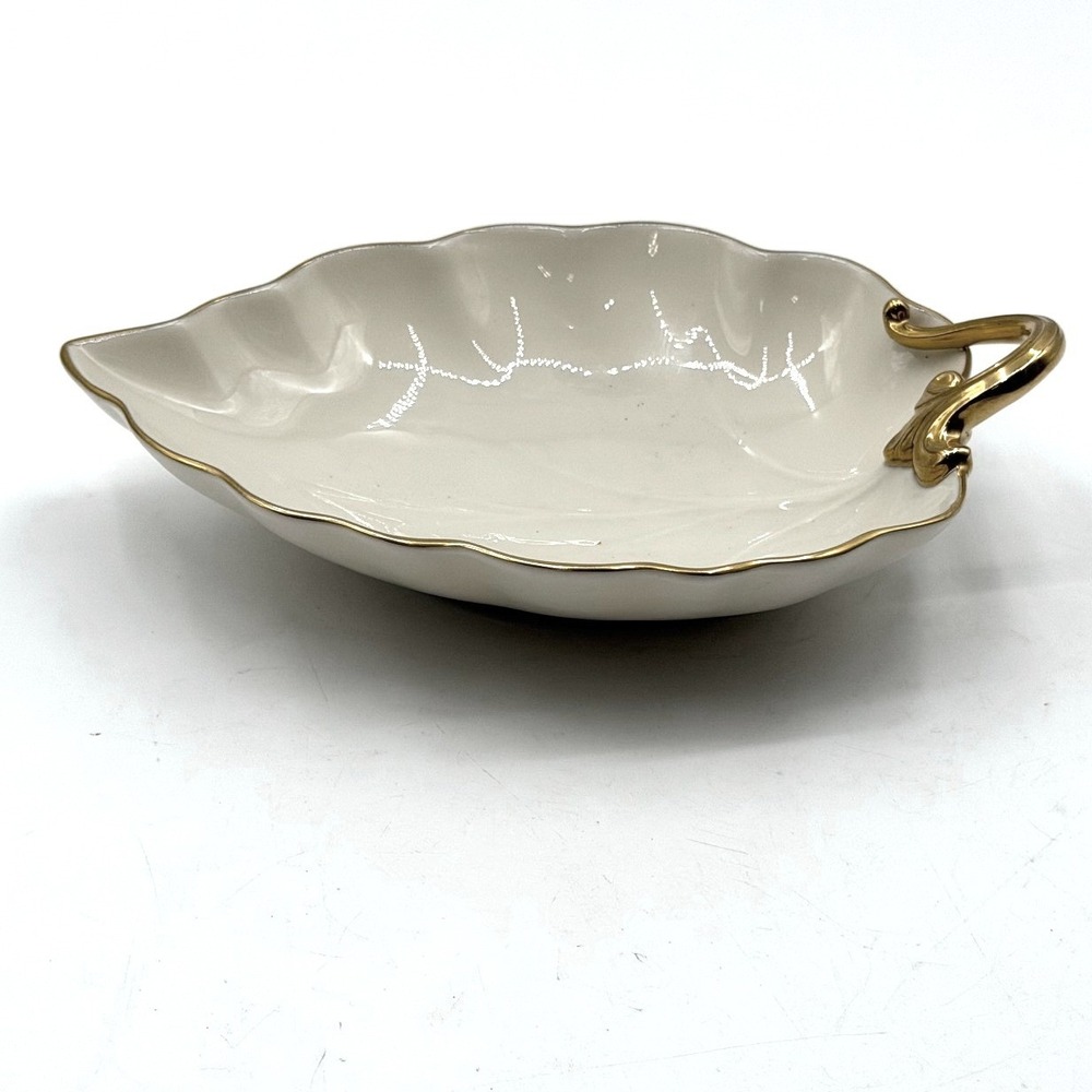 Lenox Ivory Porcelain Leaf Candy Dish Gold Trim Handle Made in USA 7.5 inch‎